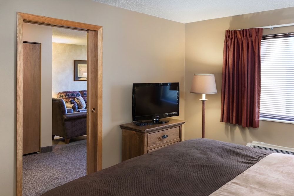Suite, 1 King Bed, River View (King Suite Riverside)