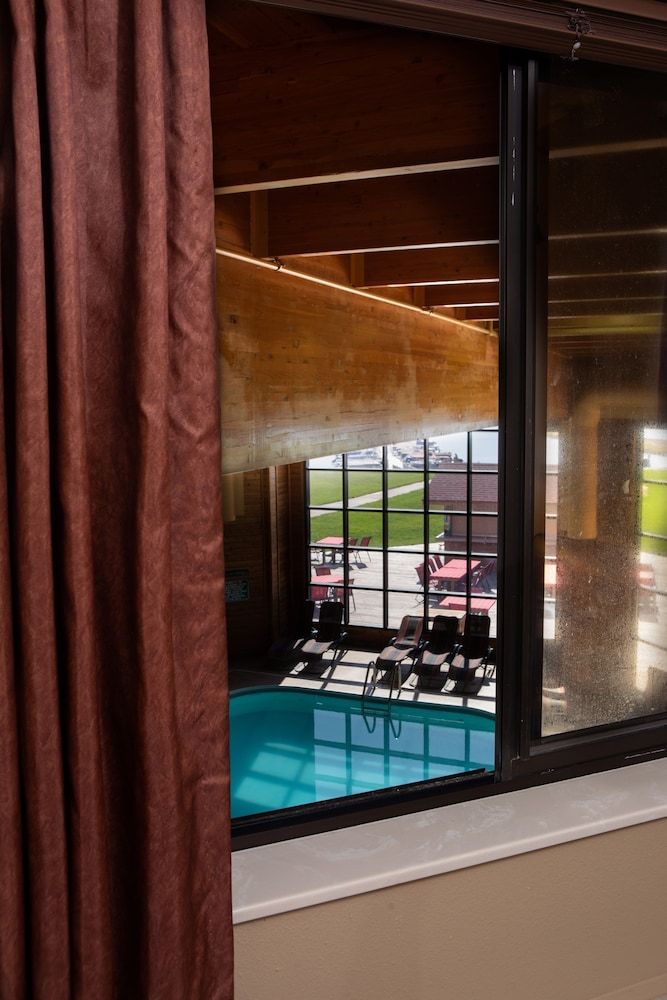 Standard Room, 1 King Bed, Pool View (1 King Atrium)