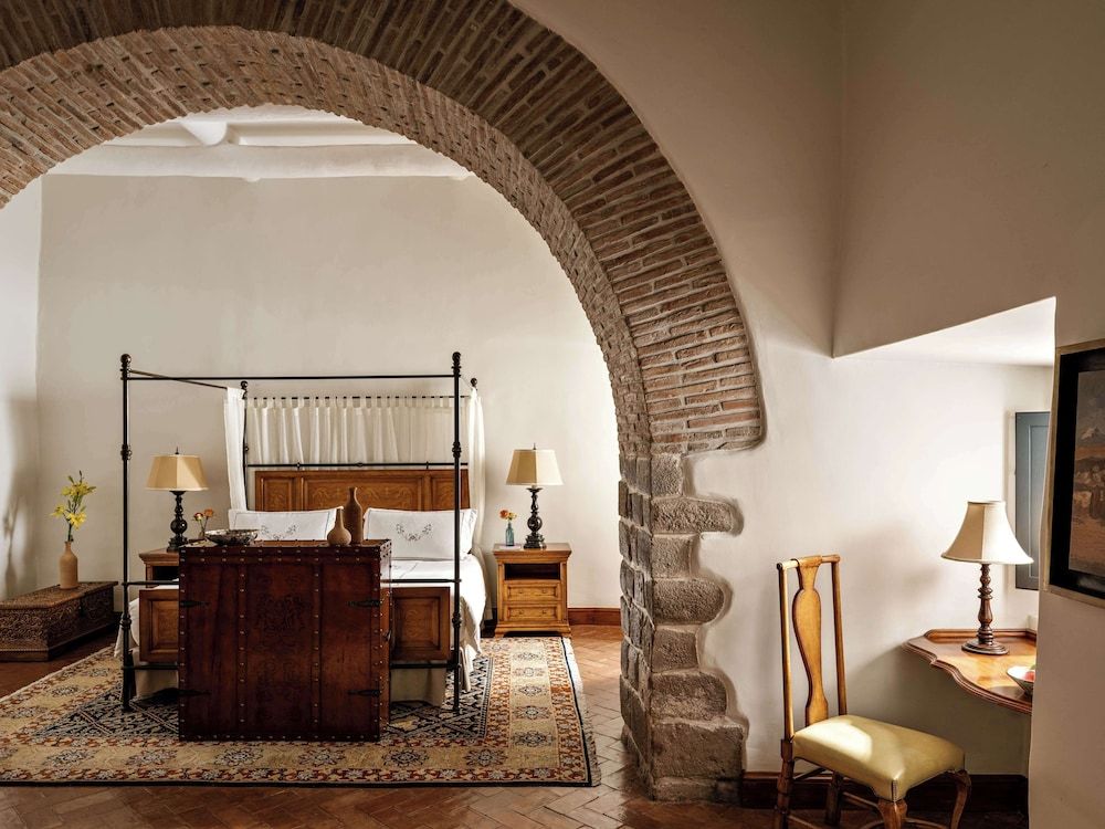 Suite, 1 Bedroom (Colonial Arch)