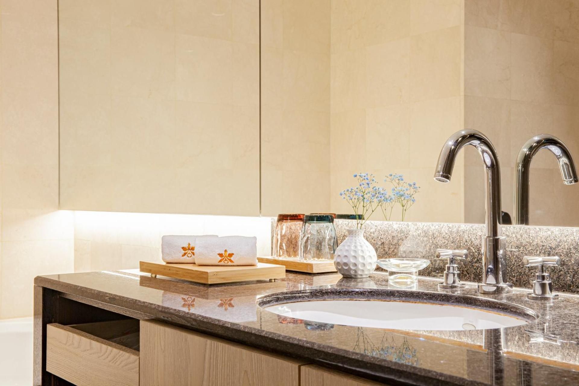 undefined Pacific Business Hotel 7