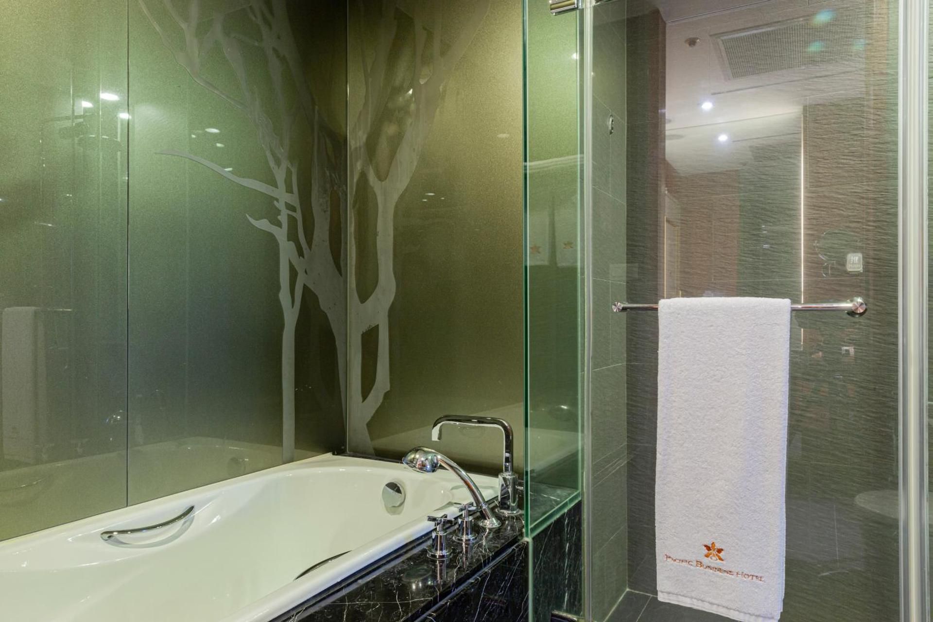 undefined Pacific Business Hotel 4