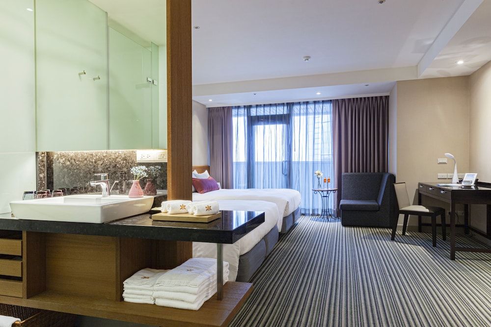 undefined Pacific Business Hotel 5