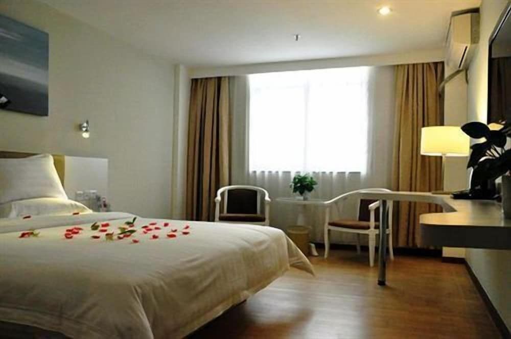 undefined Mellow Orange Hotel 3