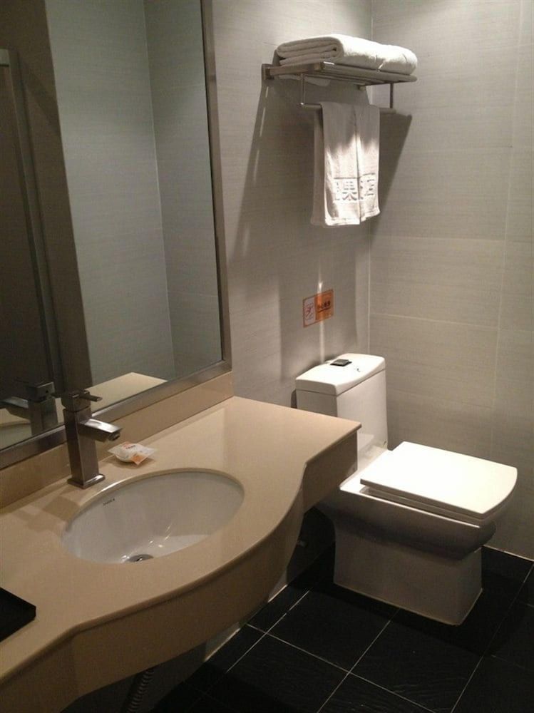 undefined Mellow Orange Hotel 9