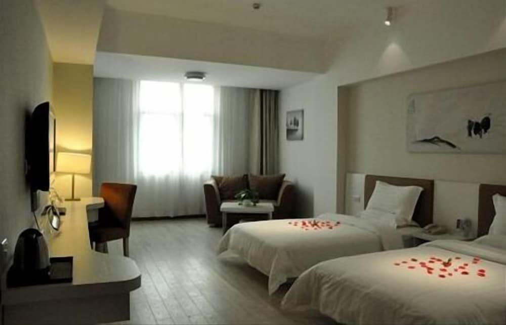 undefined Mellow Orange Hotel 5