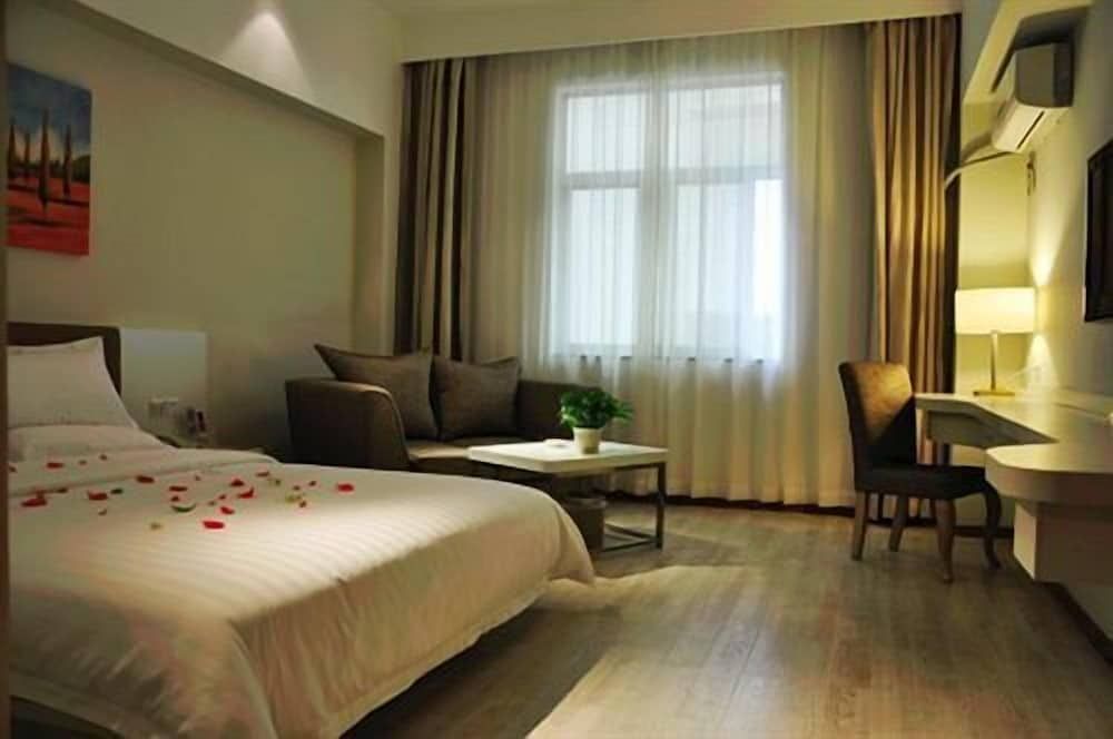 undefined Mellow Orange Hotel 6