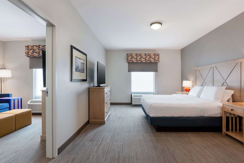Suite, 1 King Bed, Accessible, Non Smoking