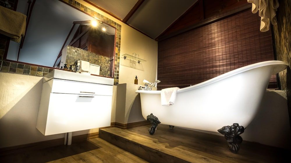 Bagatelle Kalahari Game Ranch Savannah Chalet 4