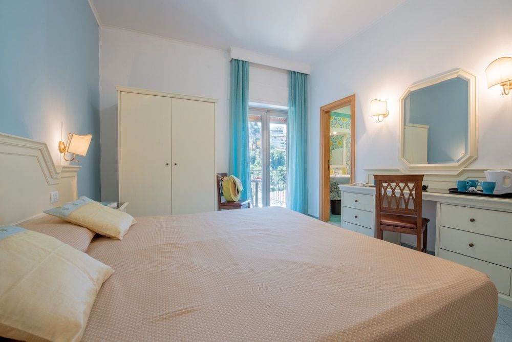 undefined Hotel Ascot 10