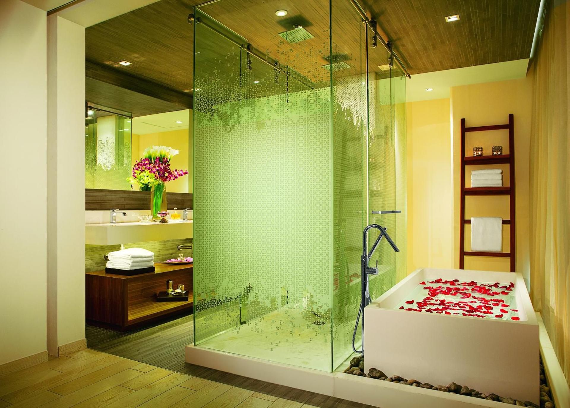Master Suite Ocean View King - All Inclusive