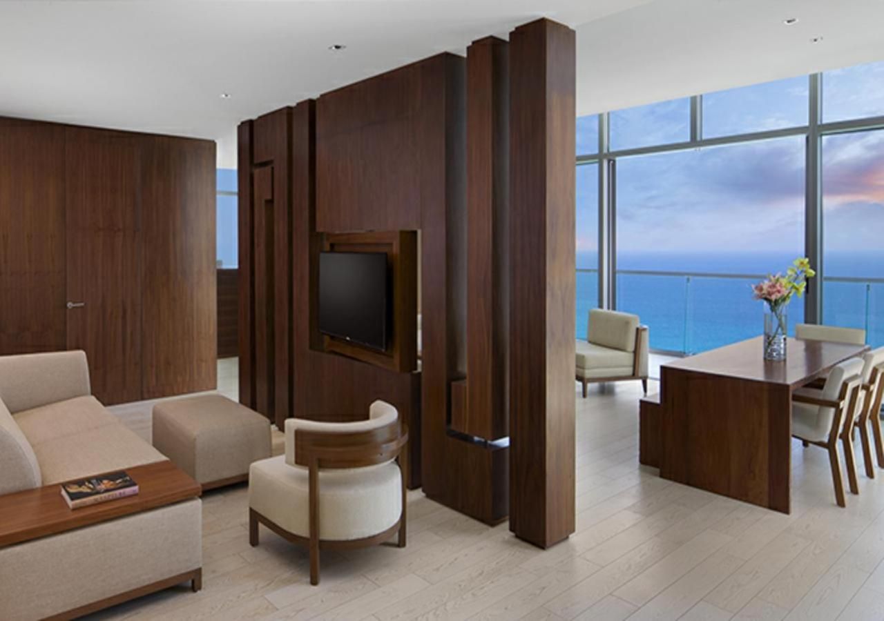 Master Suite Ocean Front King - All Inclusive