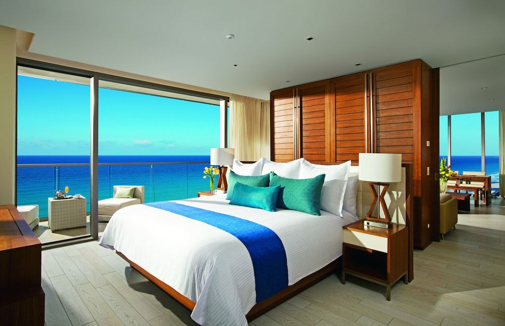 Preferred Club Master Suite with Front Ocean View
