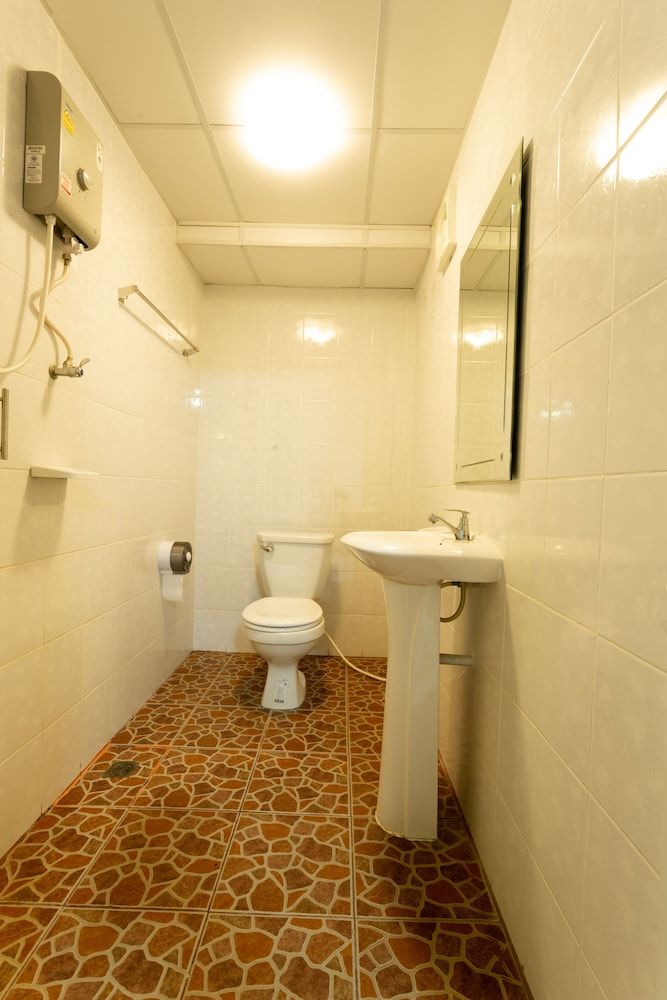 Airport Overnight Hotel Overnight Fan Room 8