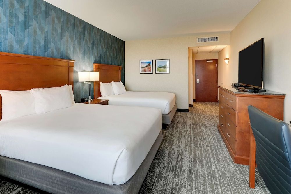 Deluxe Room, 2 Queen Beds, Accessible, Refrigerator & Microwave (Roll in Shower)