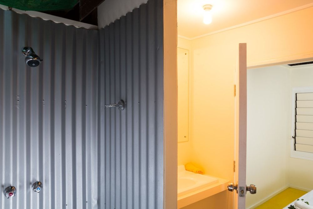 Funky Fish Beach & Surf Resort - Hostel Beach Front Island Bure 14