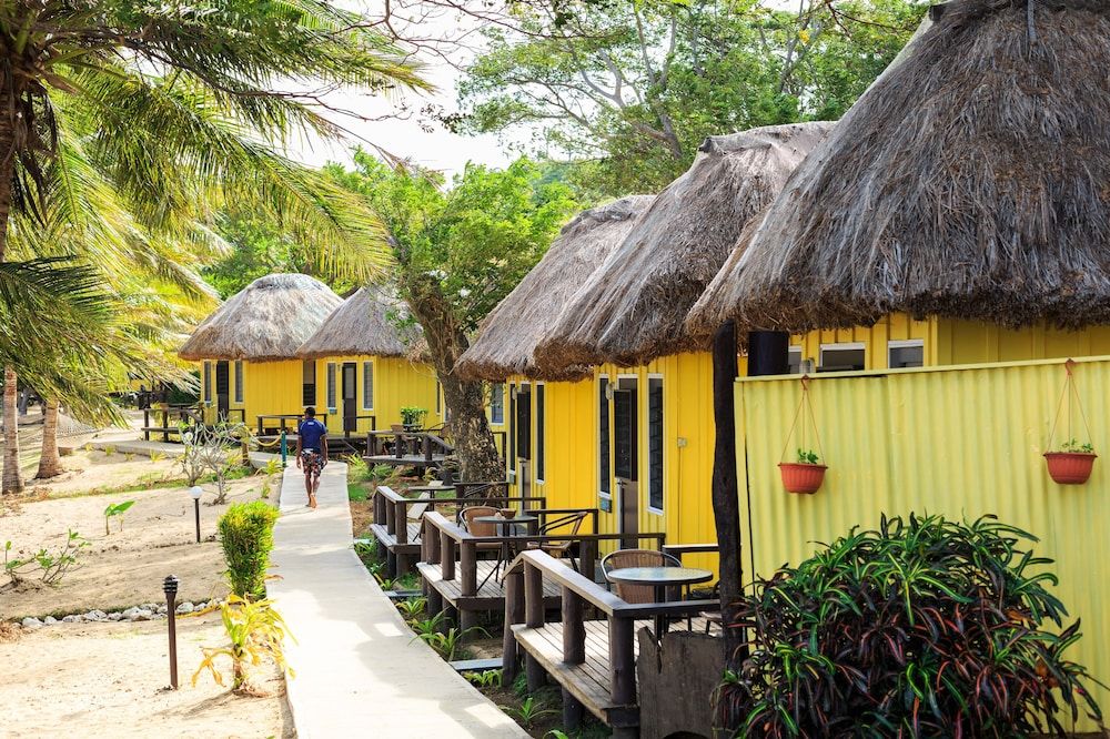 Funky Fish Beach & Surf Resort - Hostel Beach Front Island Bure 6