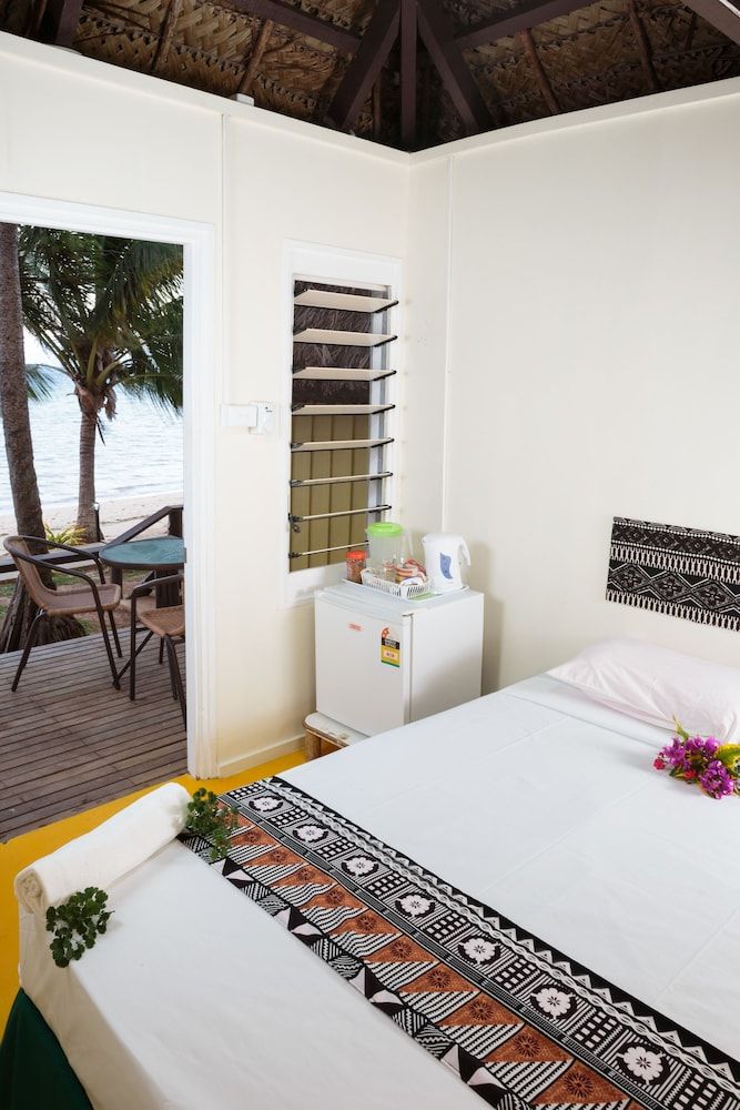 Funky Fish Beach & Surf Resort - Hostel Beach Front Island Bure 4