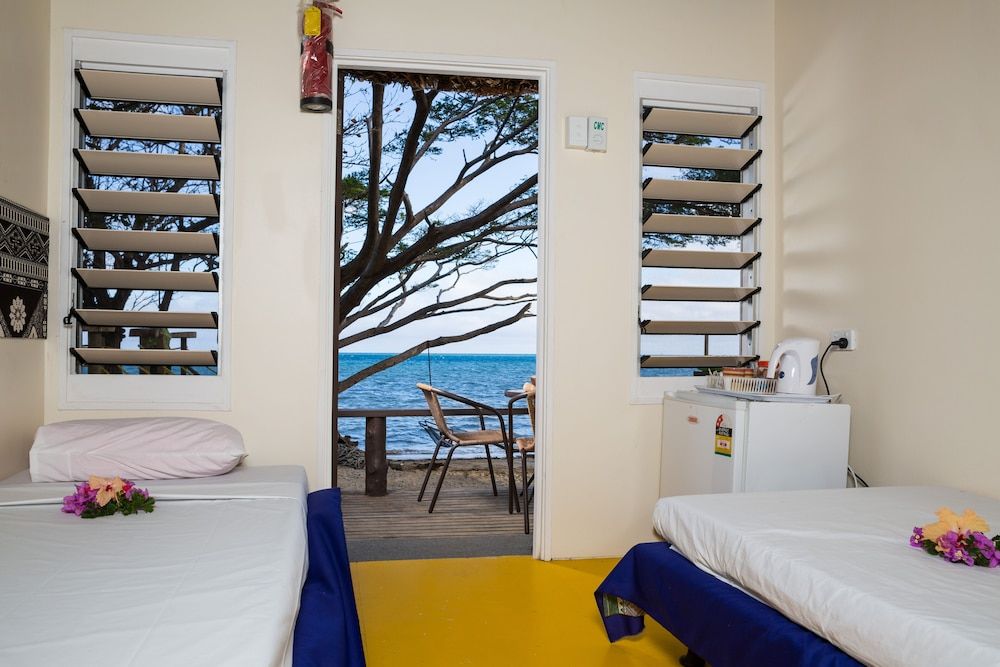 Funky Fish Beach & Surf Resort - Hostel Beach Front Island Bure 9