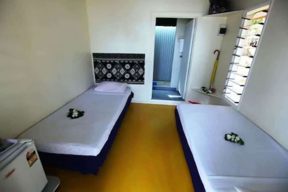 Funky Fish Beach & Surf Resort - Hostel Beach Front Island Bure 11