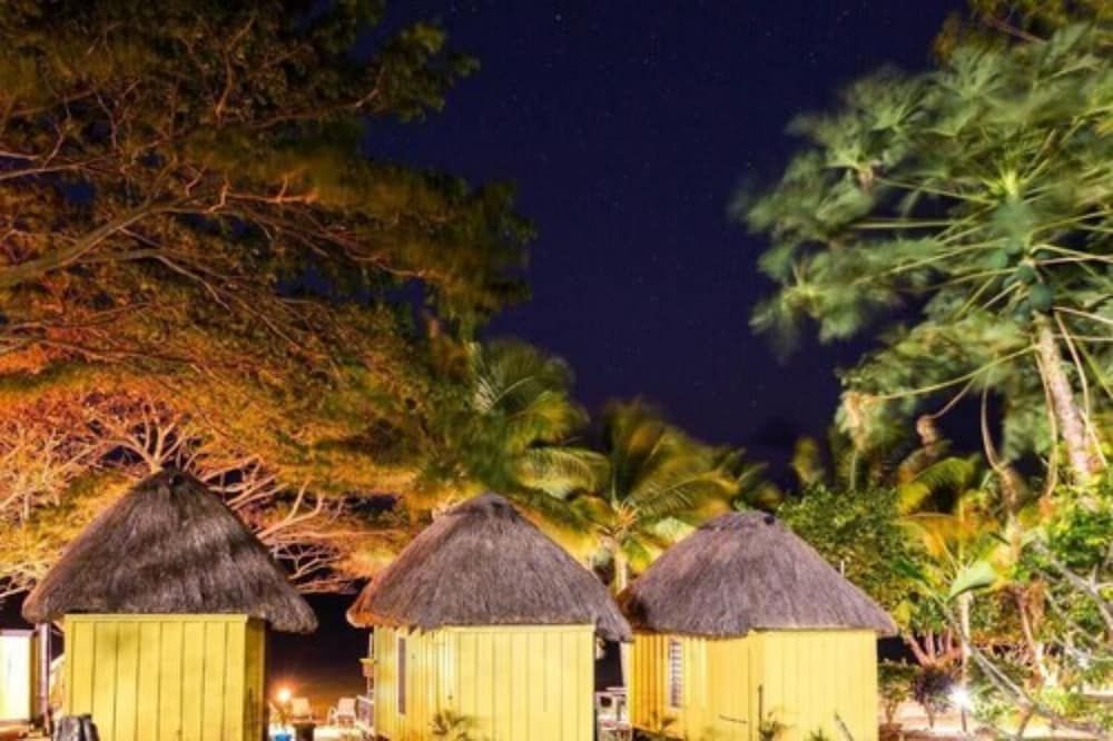 Funky Fish Beach & Surf Resort - Hostel Beach Front Island Bure 16