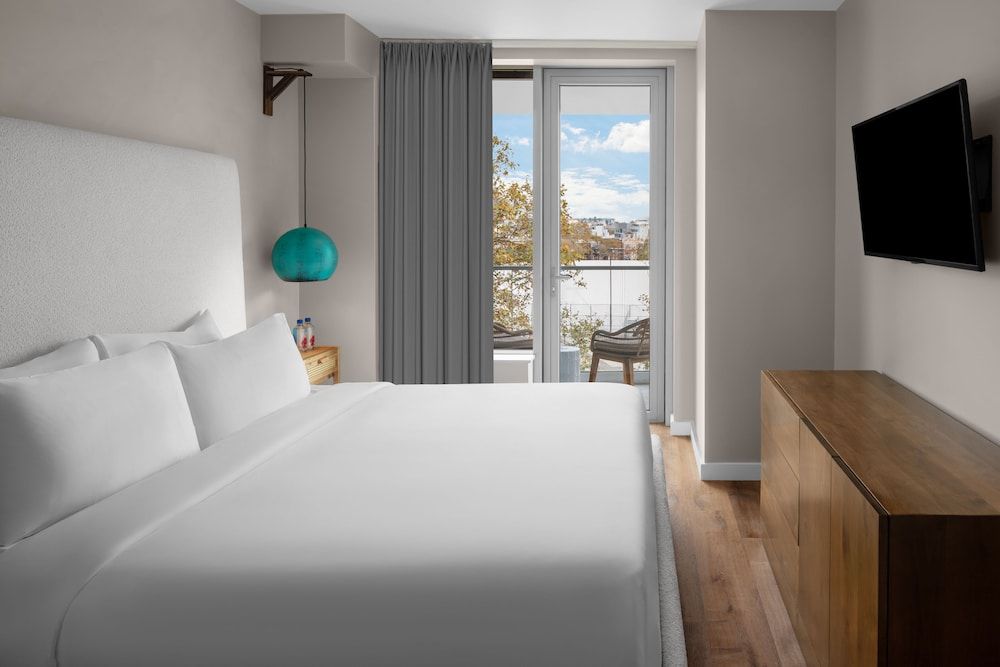 CODA Williamsburg Suite, 1 King Bed 4