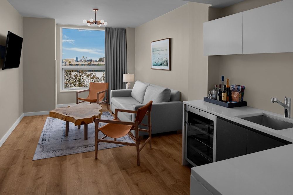 CODA Williamsburg Suite, 1 King Bed 6