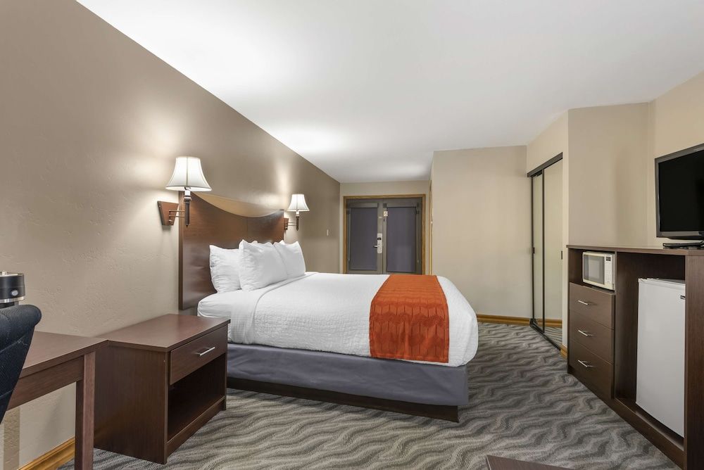 Best Western Plus Rio Grande Inn Standard Room, 1 King Bed, Non Smoking, Refrigerator & Microwave (Walk-in Shower;with Sofabed) 2