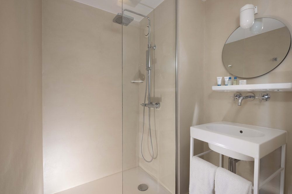 undefined Le Petit Beaumarchais Hotel & Spa 6