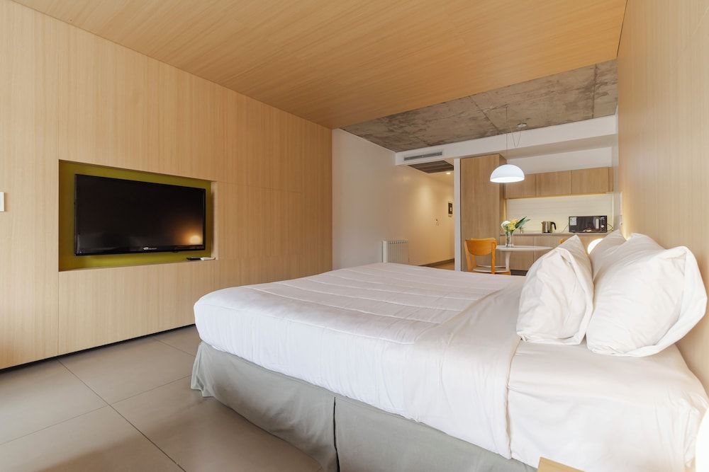 Deluxe Studio Suite