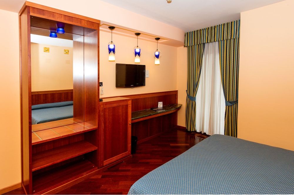 Hotel Michelangelo Palace Classic Double Room 5