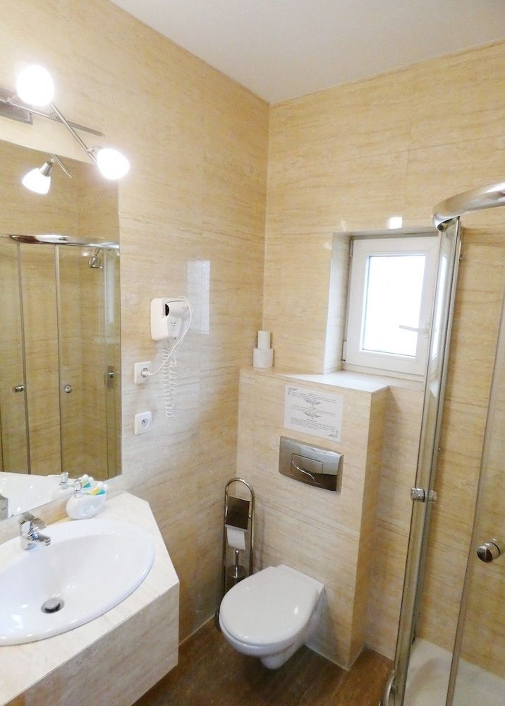 Aparthotel Adler Single Room, Kitchenette 12