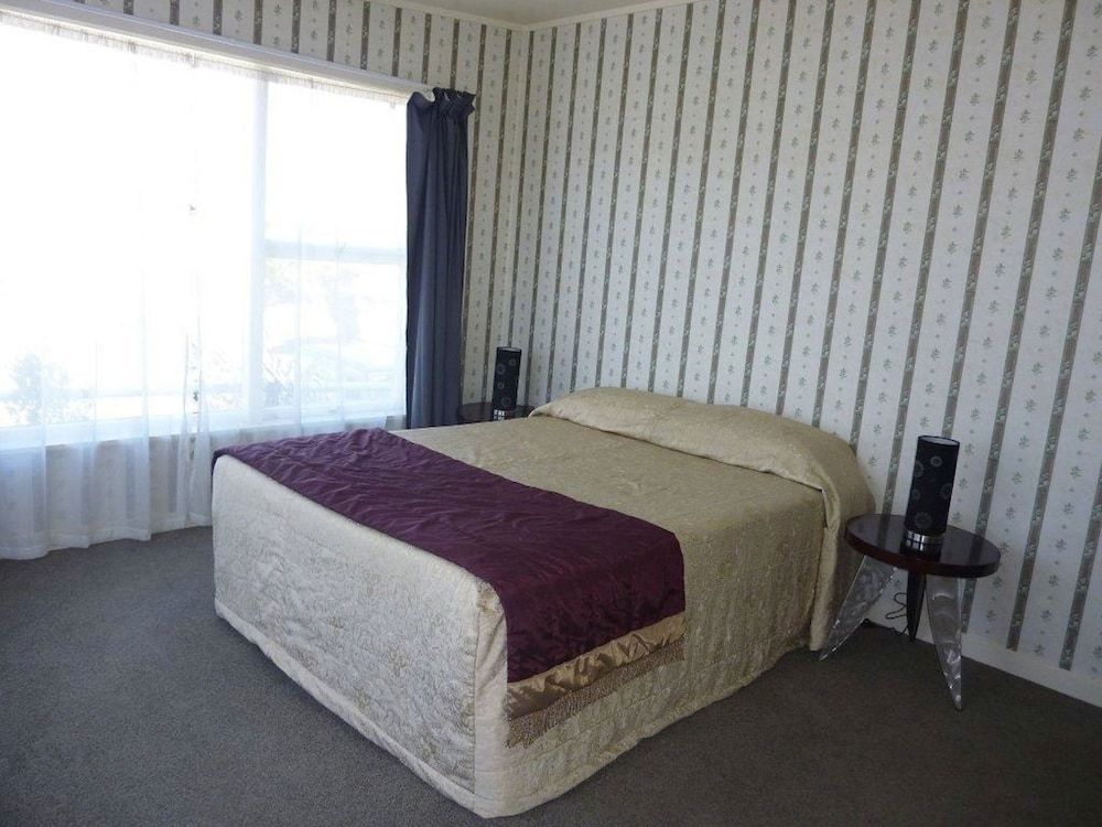 Anchor Motel Five Bedroom House 2