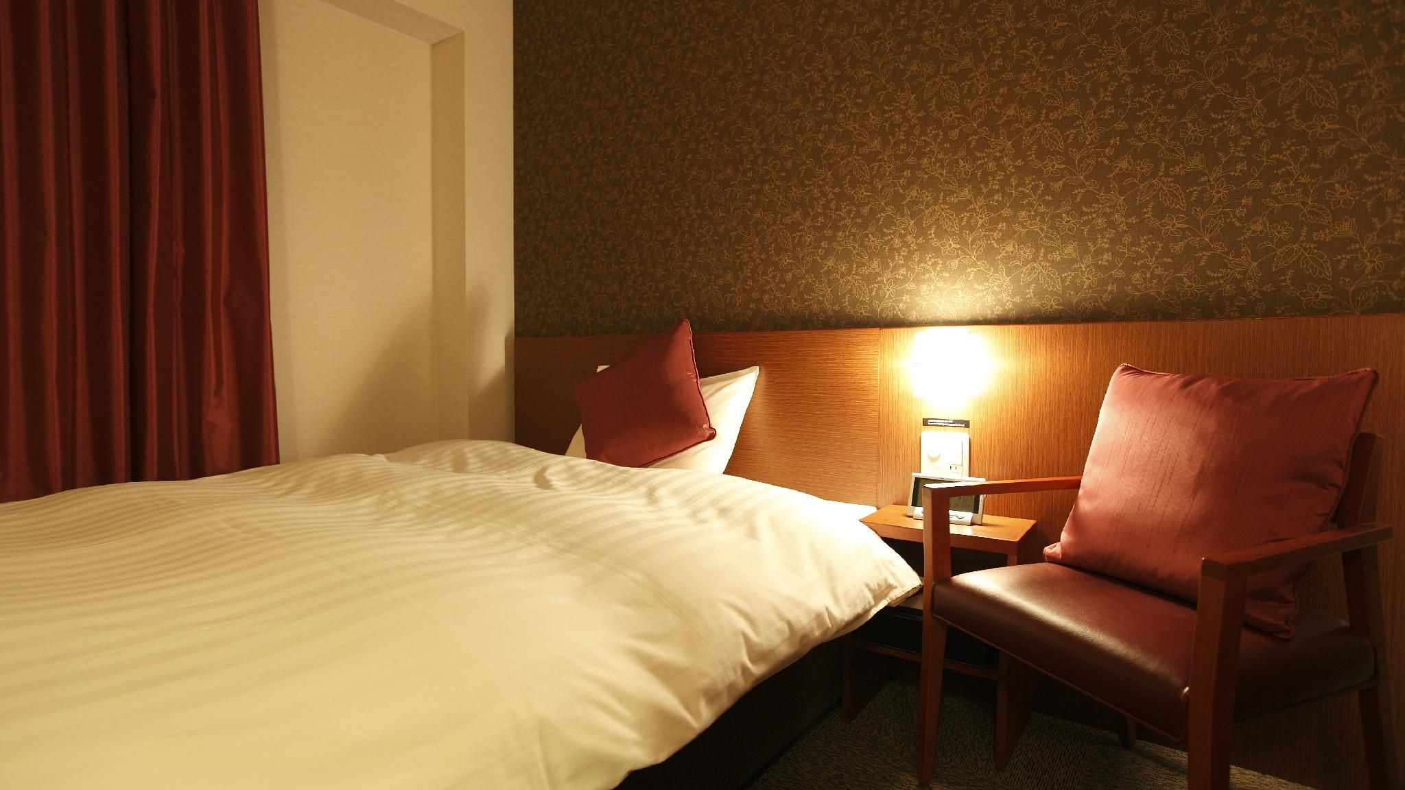Day Use - Double room - Non-Smoking 8 Hours Between 9:00 and 17:00 (8 hour use only)