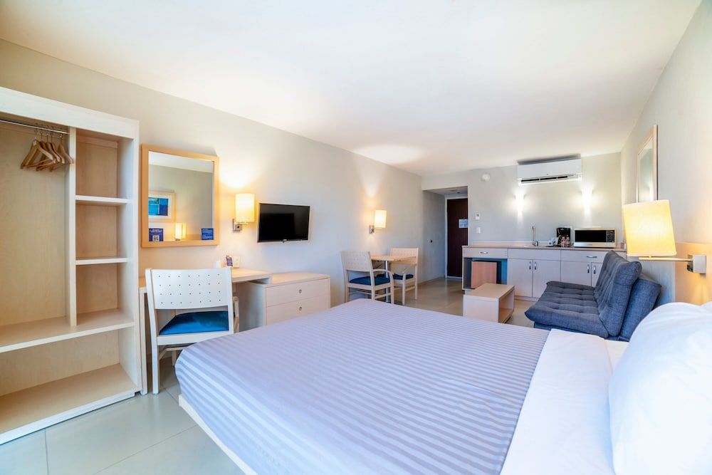 Suite, 1 Queen Bed with Sofa bed