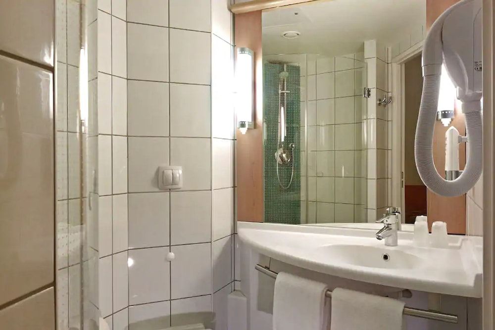 ibis Warszawa West Station Twin Room, 2 Twin Beds 4
