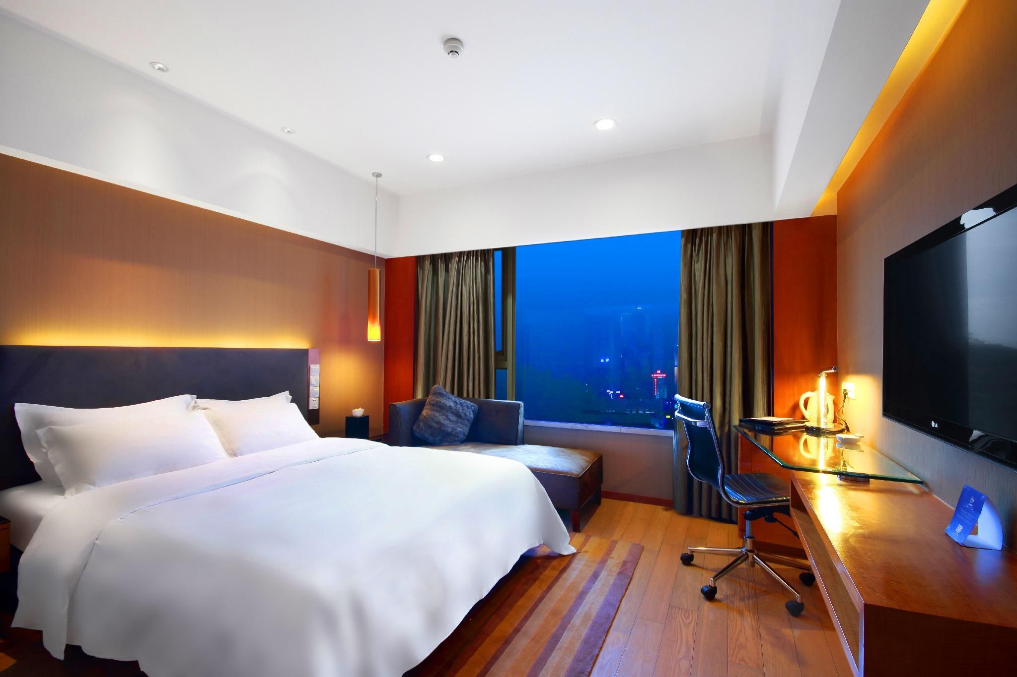Superior Room 1 King Bed