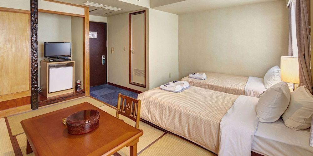 Japanese Western Room (2 Beds, 2 Futons)