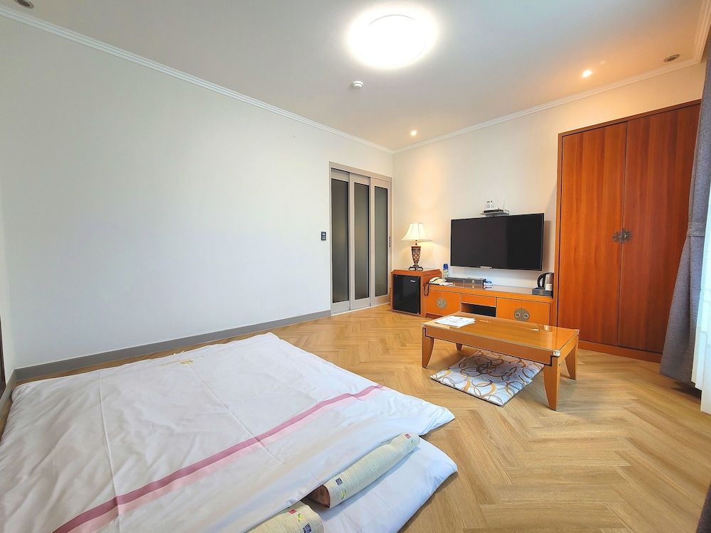 Hotel Amaranth Standard Ondol Room 2