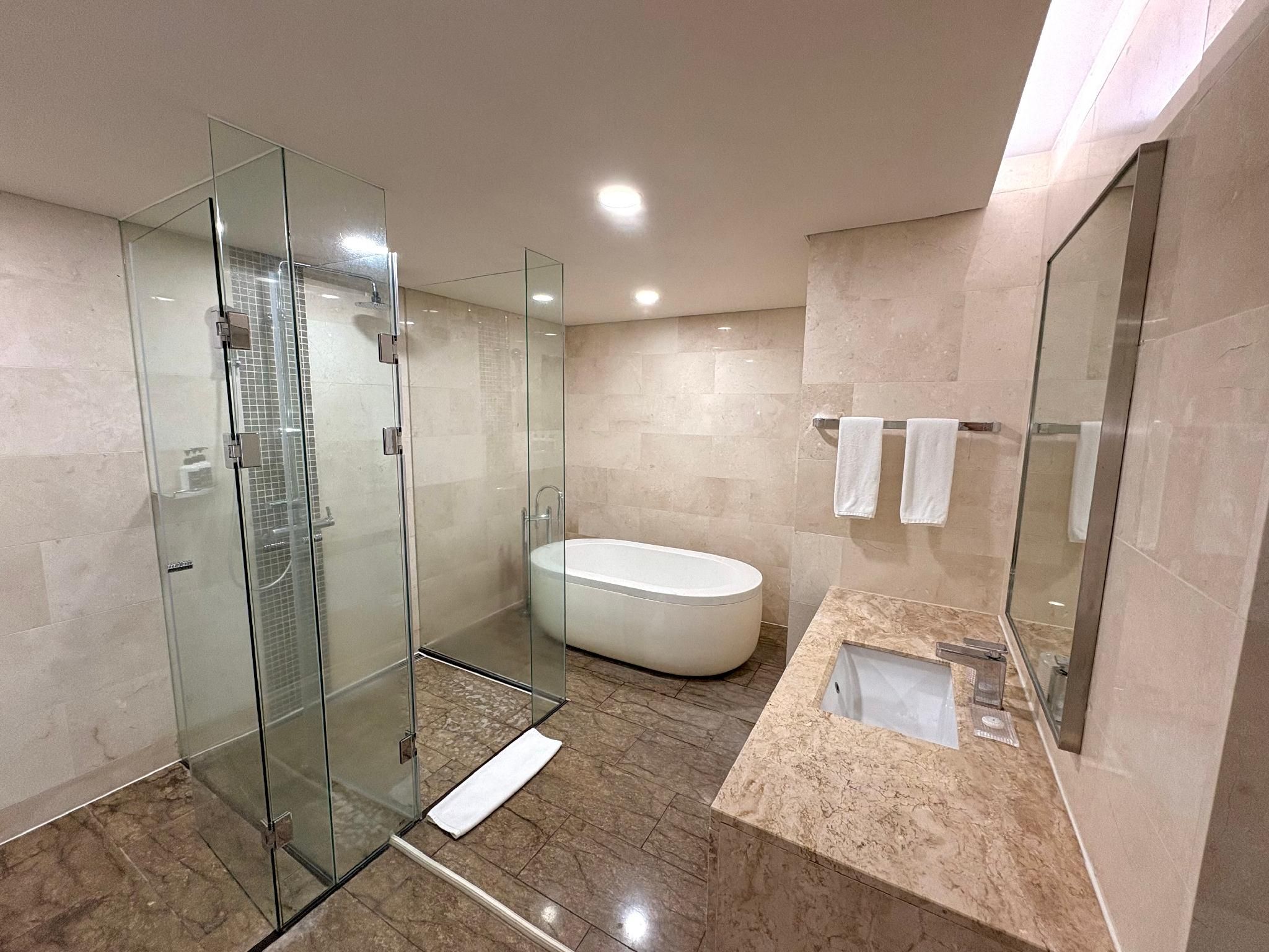 Royal Garden View Suite