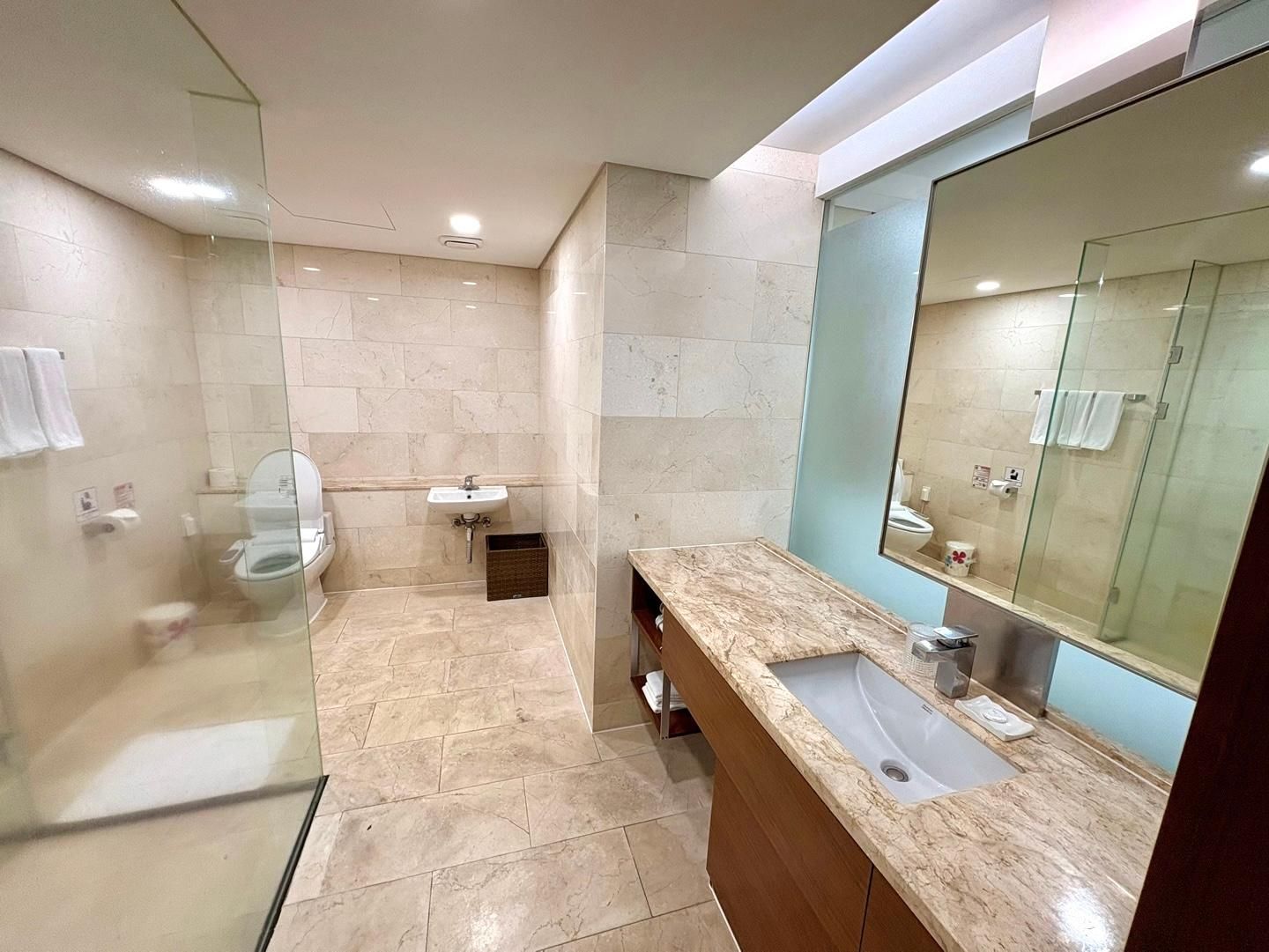 Junior Suite Twin Room