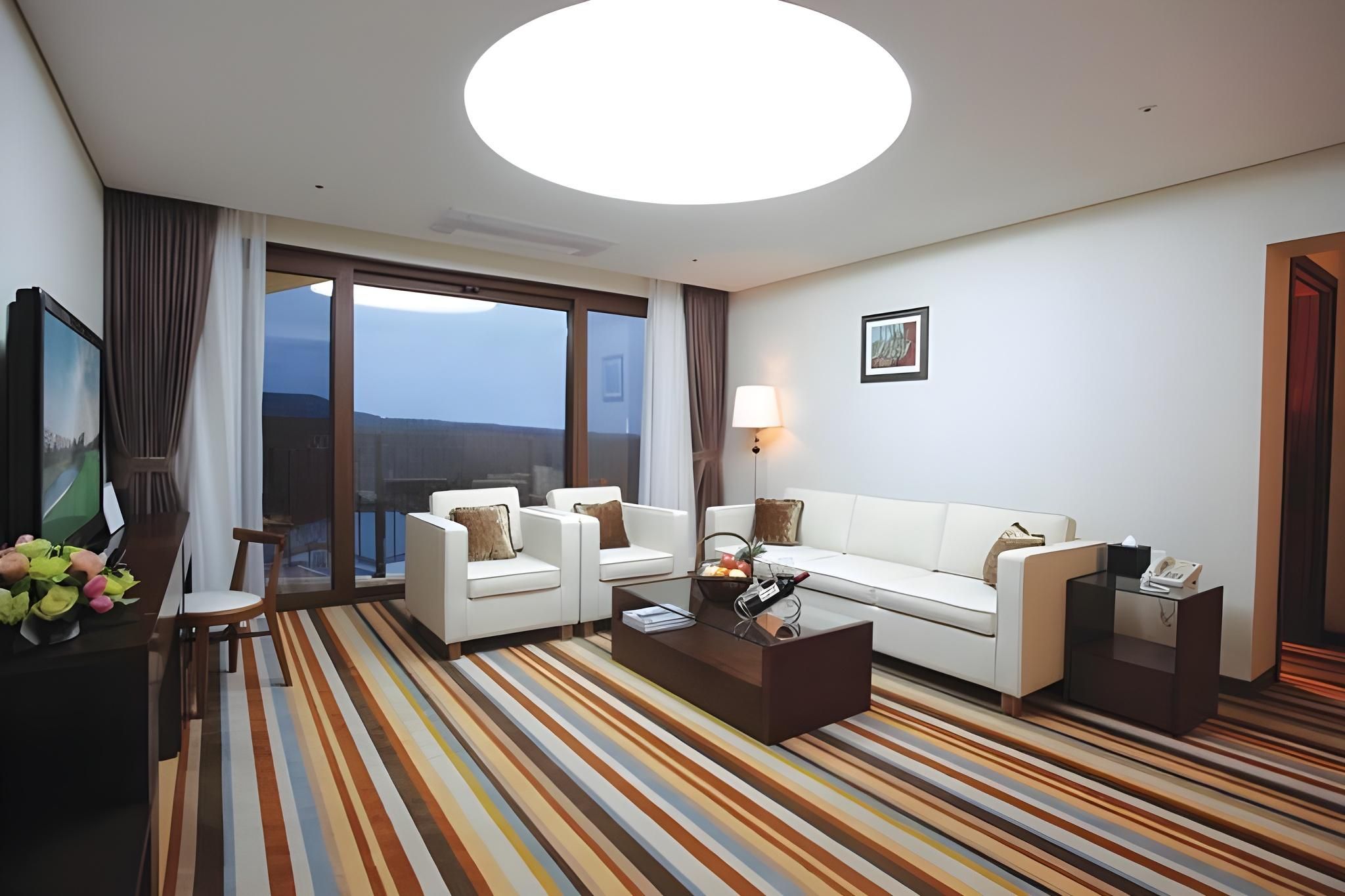 Royal Garden View Suite