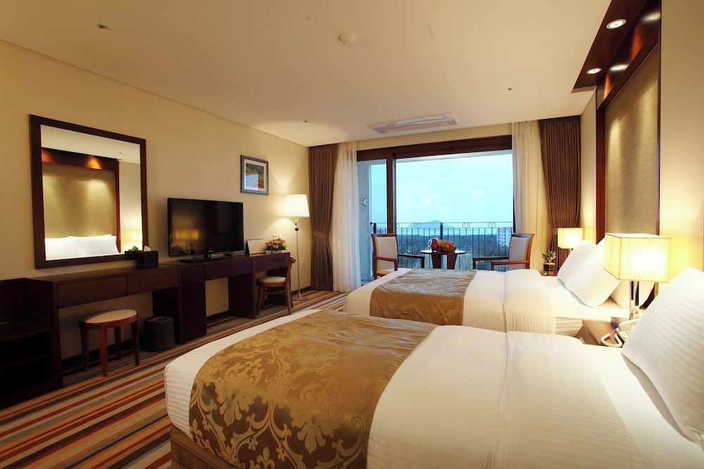 Raon Hotel & Resort Deluxe Twin Room, Sea View 5