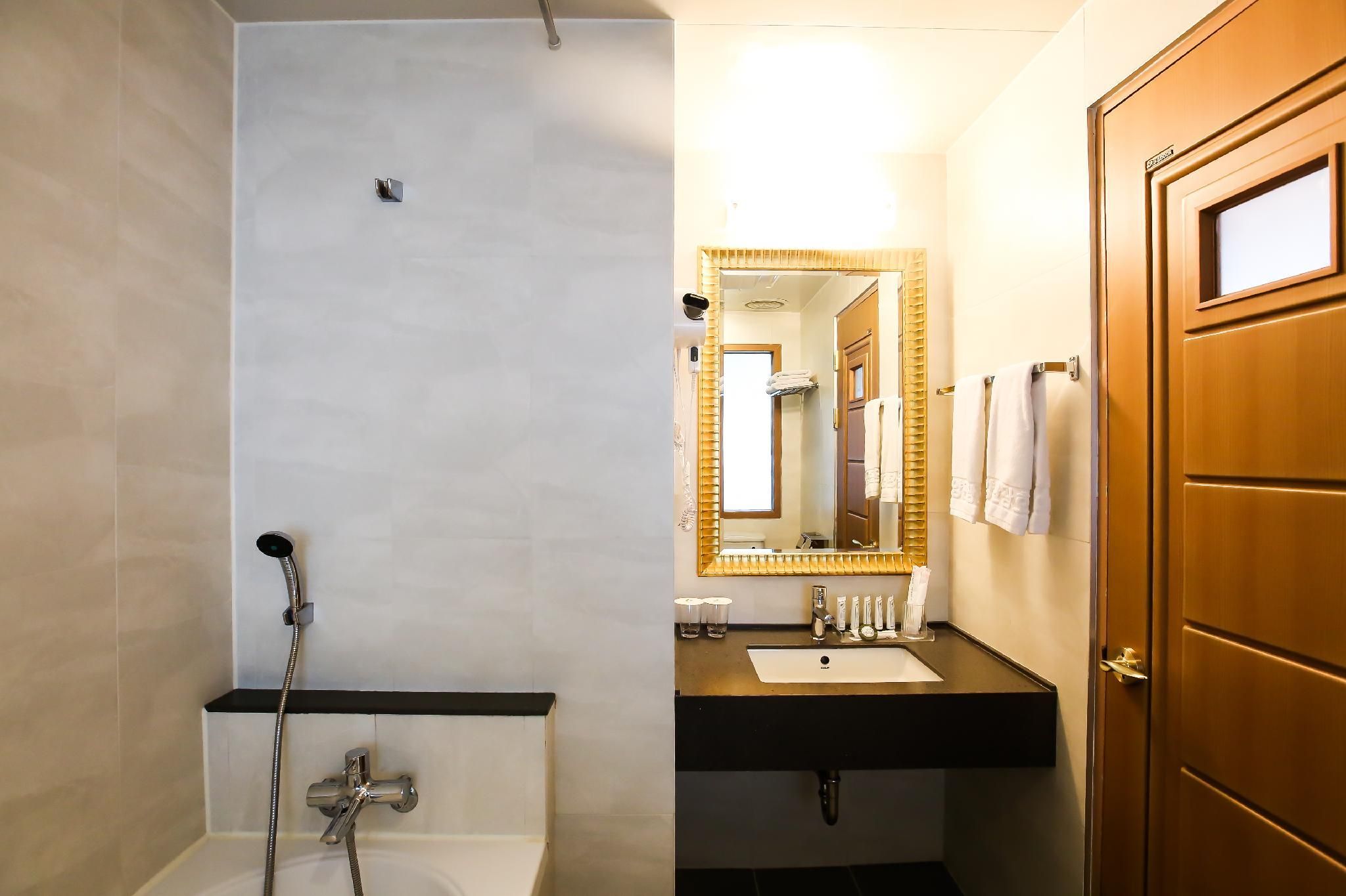 Danyang Tourist Hotel Edelweiss Ondol Room