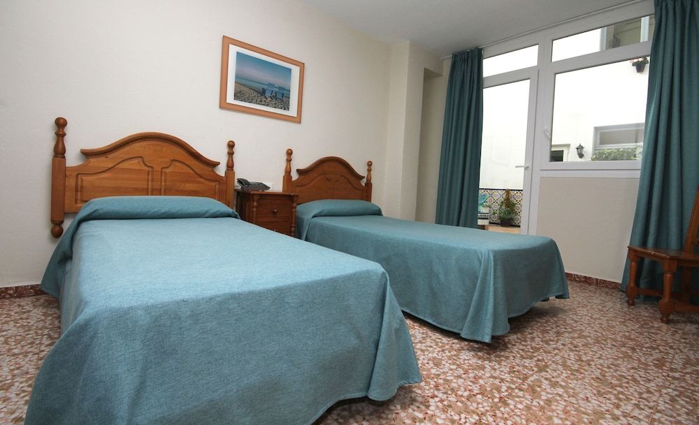 Double Room (Window)
