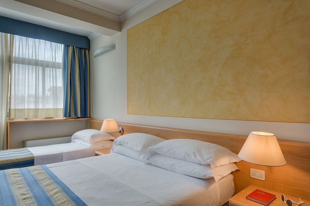 Hotel Continental Brescia Triple Room 5