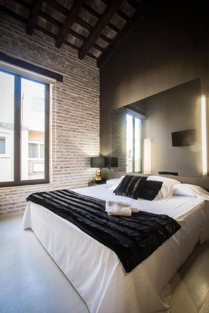 Cosy Rooms Embajador Double Room 8