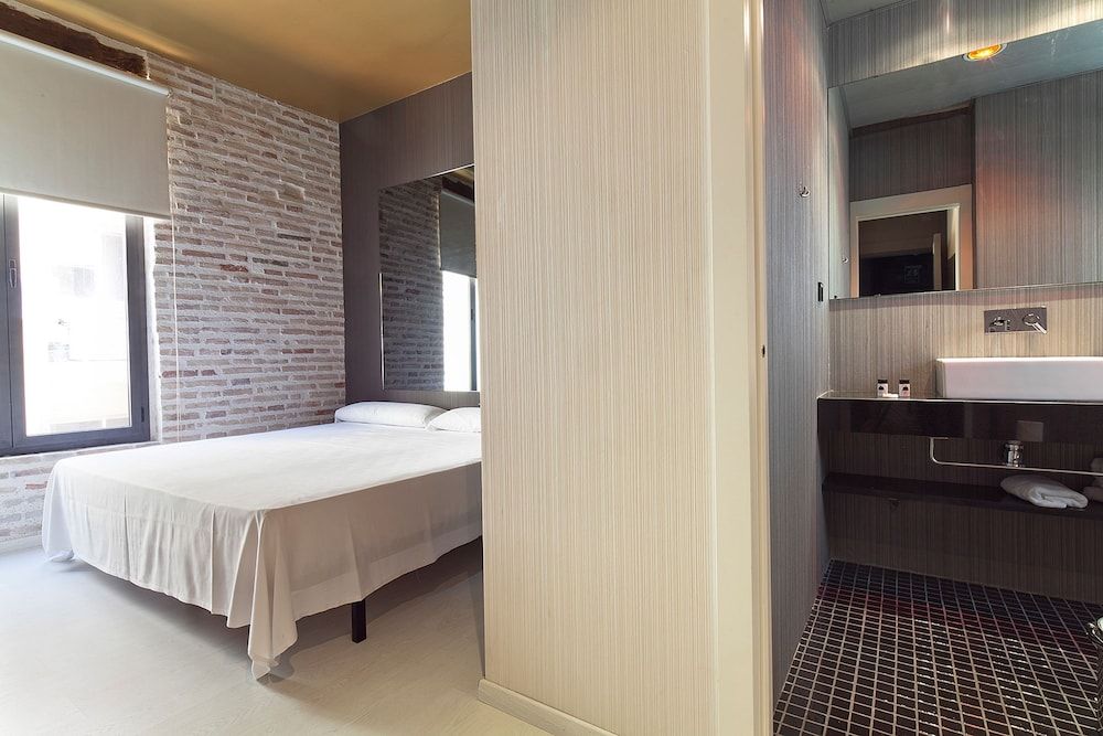 Cosy Rooms Embajador Double Room 13