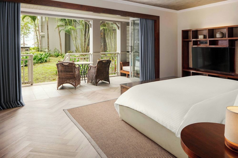 Junior Suite, 1 King Bed with Sofa bed, Non Smoking