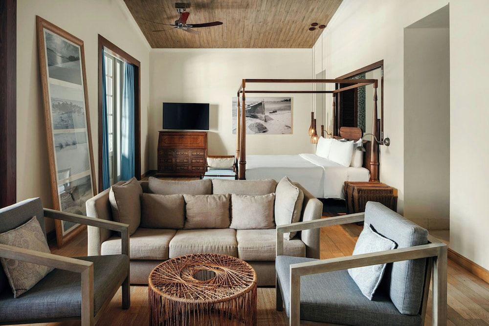 Suite, 1 King Bed with Sofa bed, Non Smoking