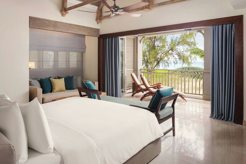 Suite, 1 King Bed with Sofa bed, Non Smoking, Balcony